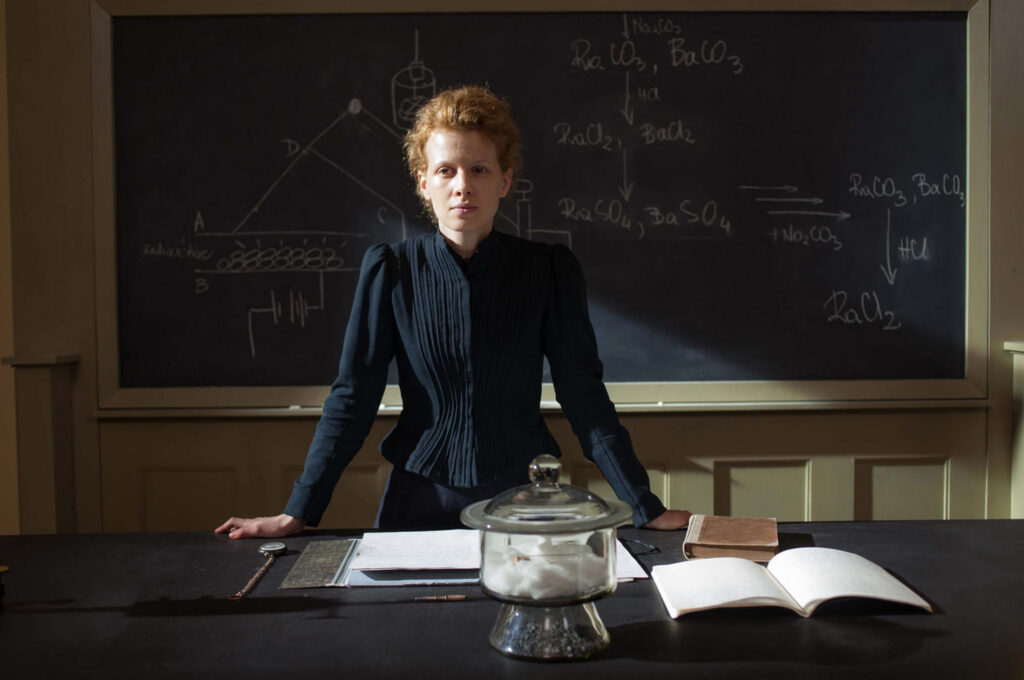 Anna N. Kmieć – Maria Skłodowska-Curie [recenzja]