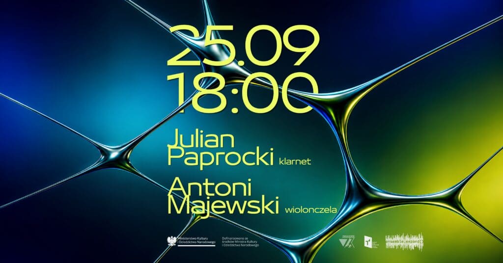 Plakat wydarzenia z abstrakcyjnymi kształtami w kolorach niebieskim, żółtym i zielonym. Duży napis głosi: „25.09 18:00”. Poniżej widnieją informacje: „Julian Paprocki – klarnet” oraz „Antoni Majewski – wiolonczela”. Na dole widnieje kilka logo organizacji.