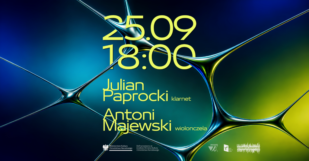 Plakat wydarzenia z abstrakcyjnymi kształtami w kolorach niebieskim, żółtym i zielonym. Duży napis głosi: „25.09 18:00”. Poniżej widnieją informacje: „Julian Paprocki – klarnet” oraz „Antoni Majewski – wiolonczela”. Na dole widnieje kilka logo organizacji.